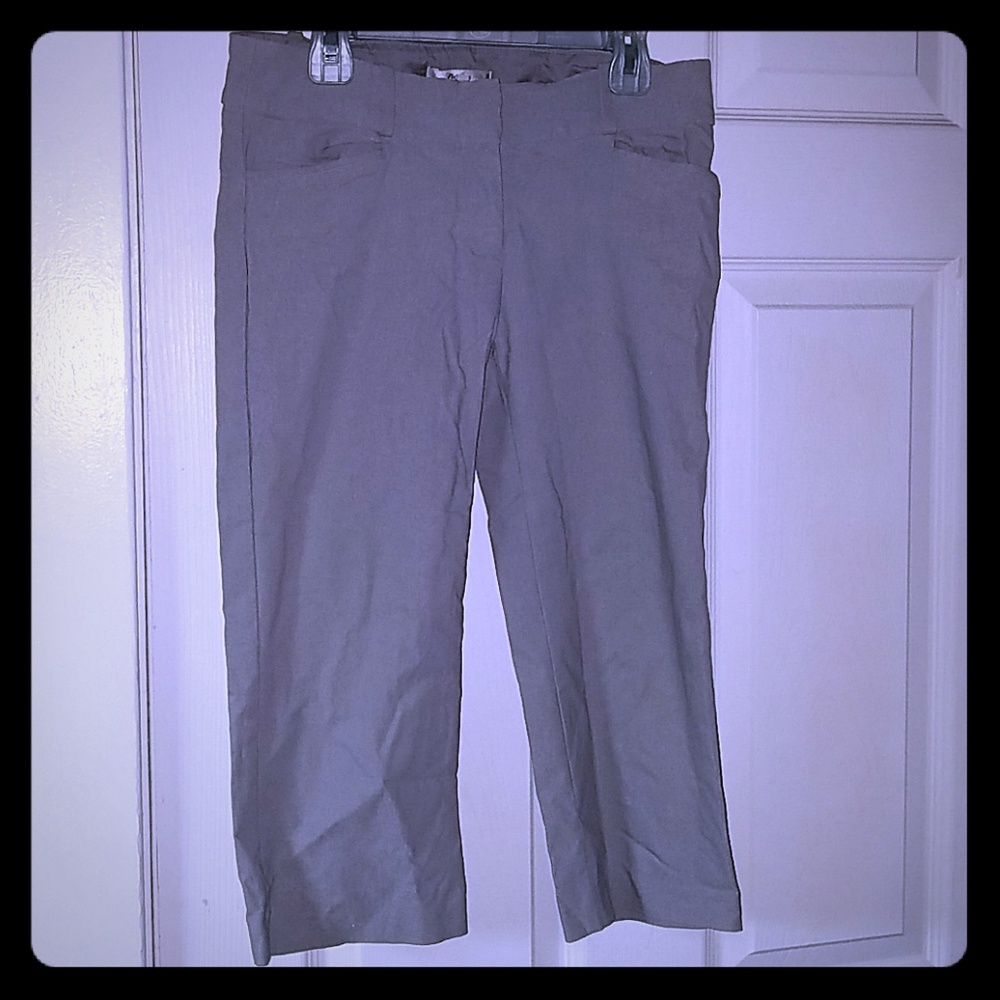 Papaya gray capri